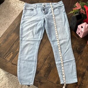 PAIGE Light Wash Women's Skinny Jeans